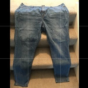 Skinny lighter blue washed denim jeans